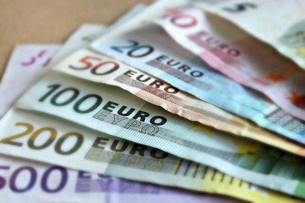 Un billet de chaque montant disponible en billets d'euros